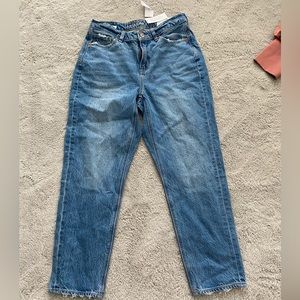 Size 4 Short American Eagle Mom Jeans for Sale :)